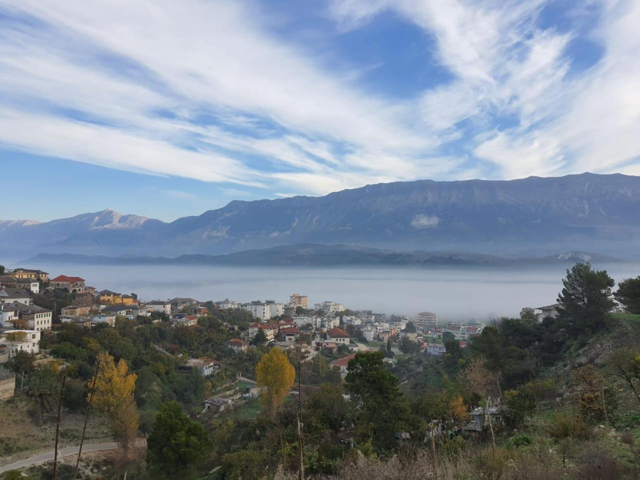 Guest House Denis Gjirokaster Luaran gambar