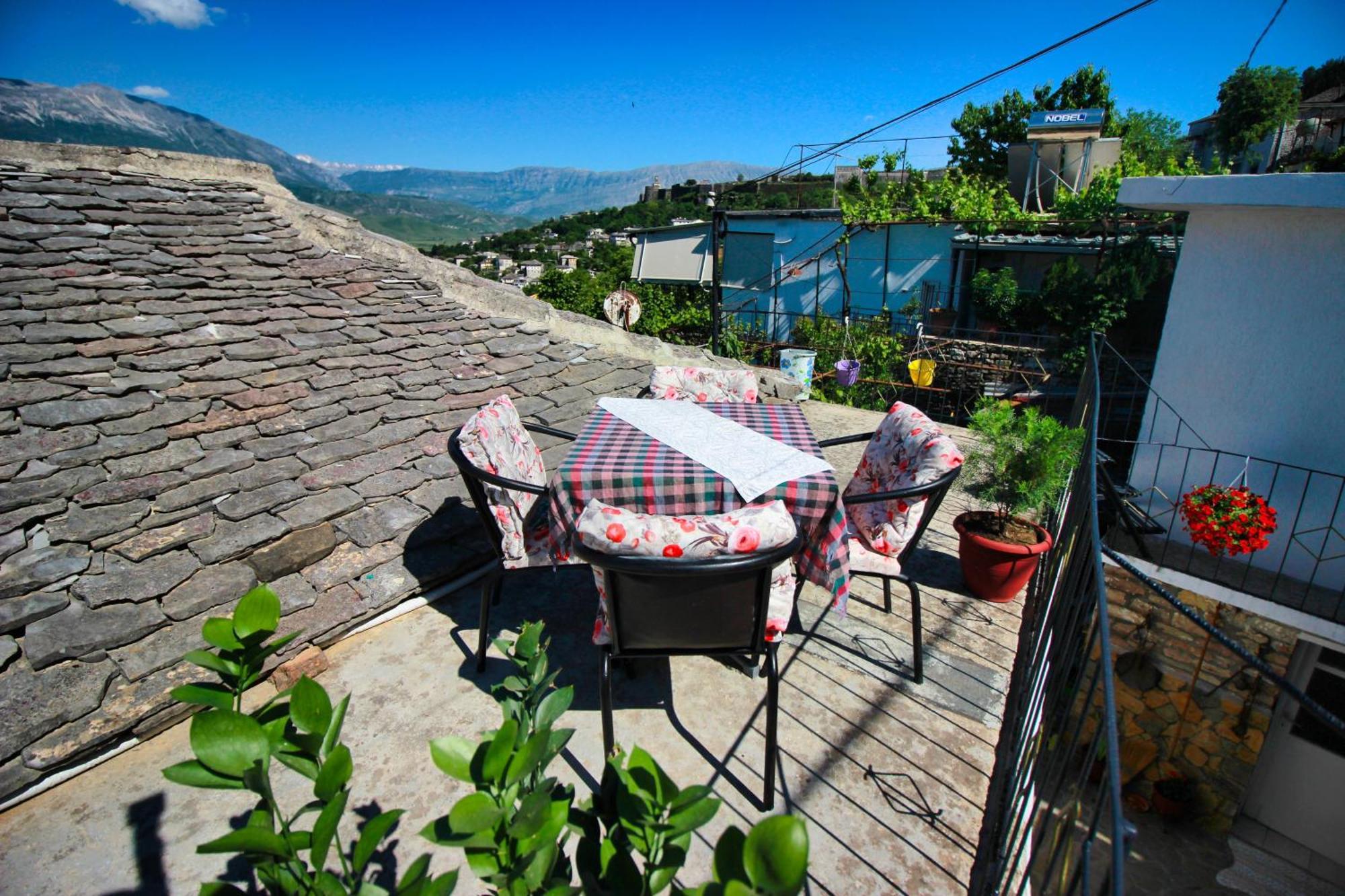 Guest House Denis Gjirokaster Luaran gambar