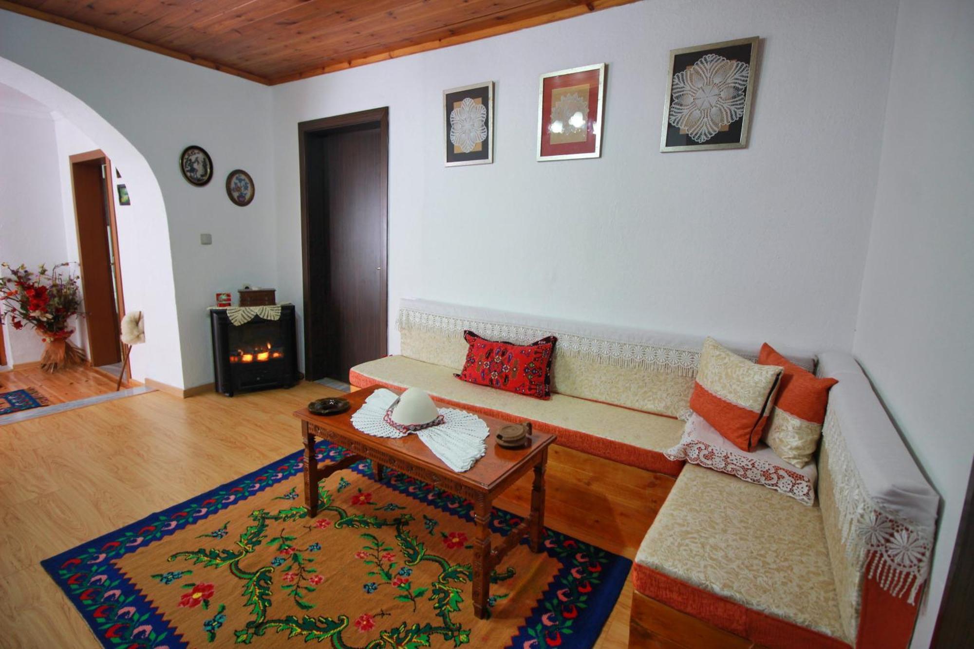 Guest House Denis Gjirokaster Luaran gambar