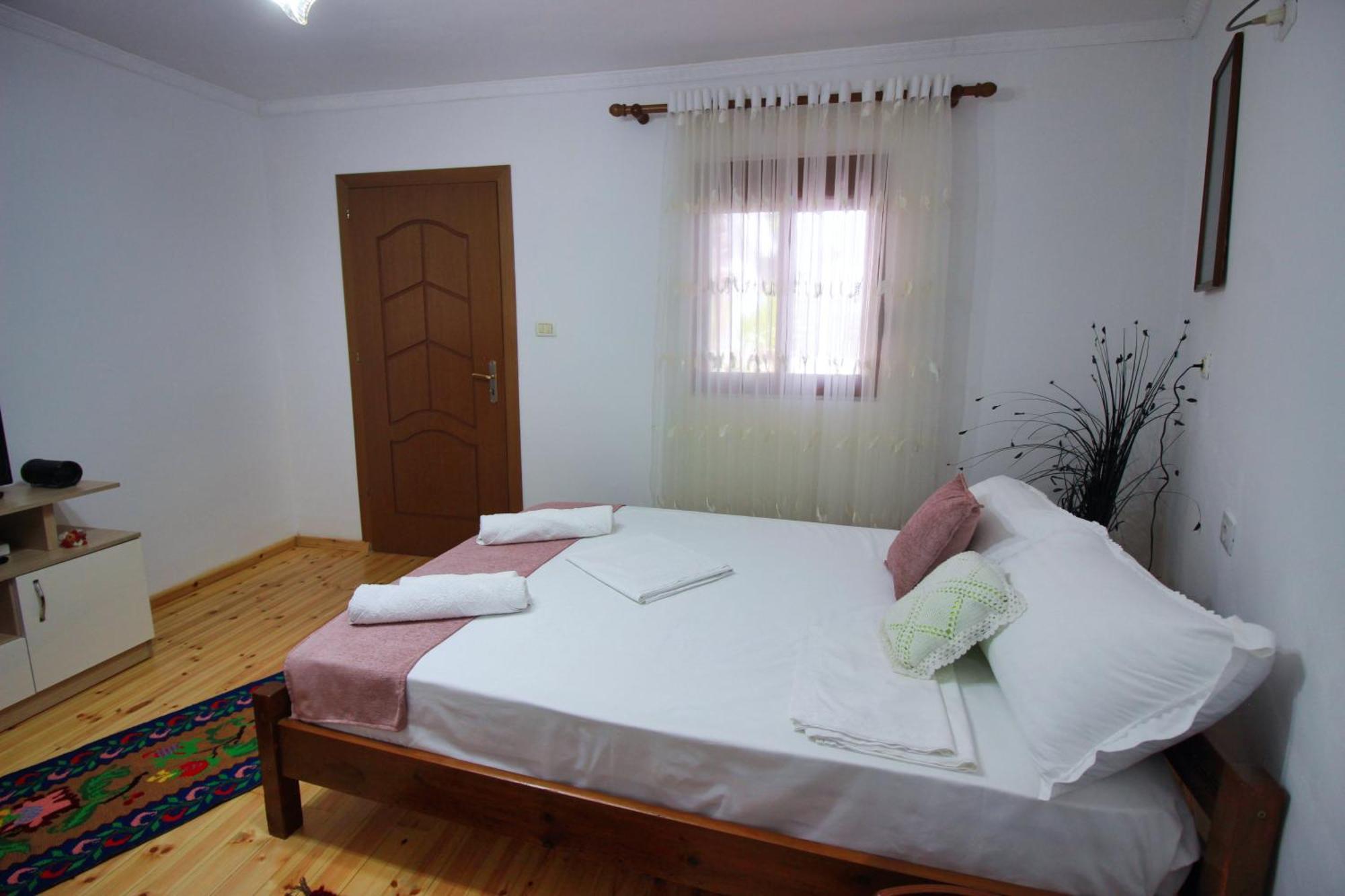 Guest House Denis Gjirokaster Luaran gambar
