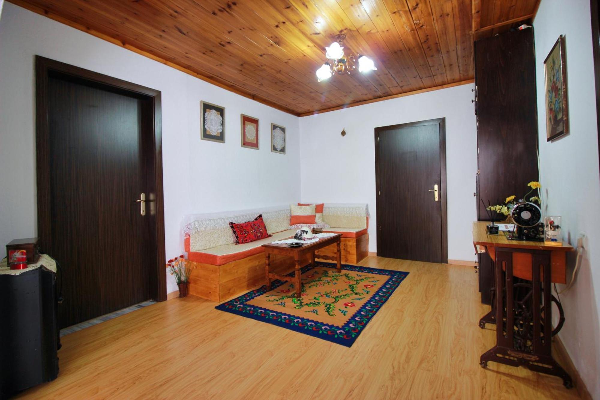 Guest House Denis Gjirokaster Luaran gambar