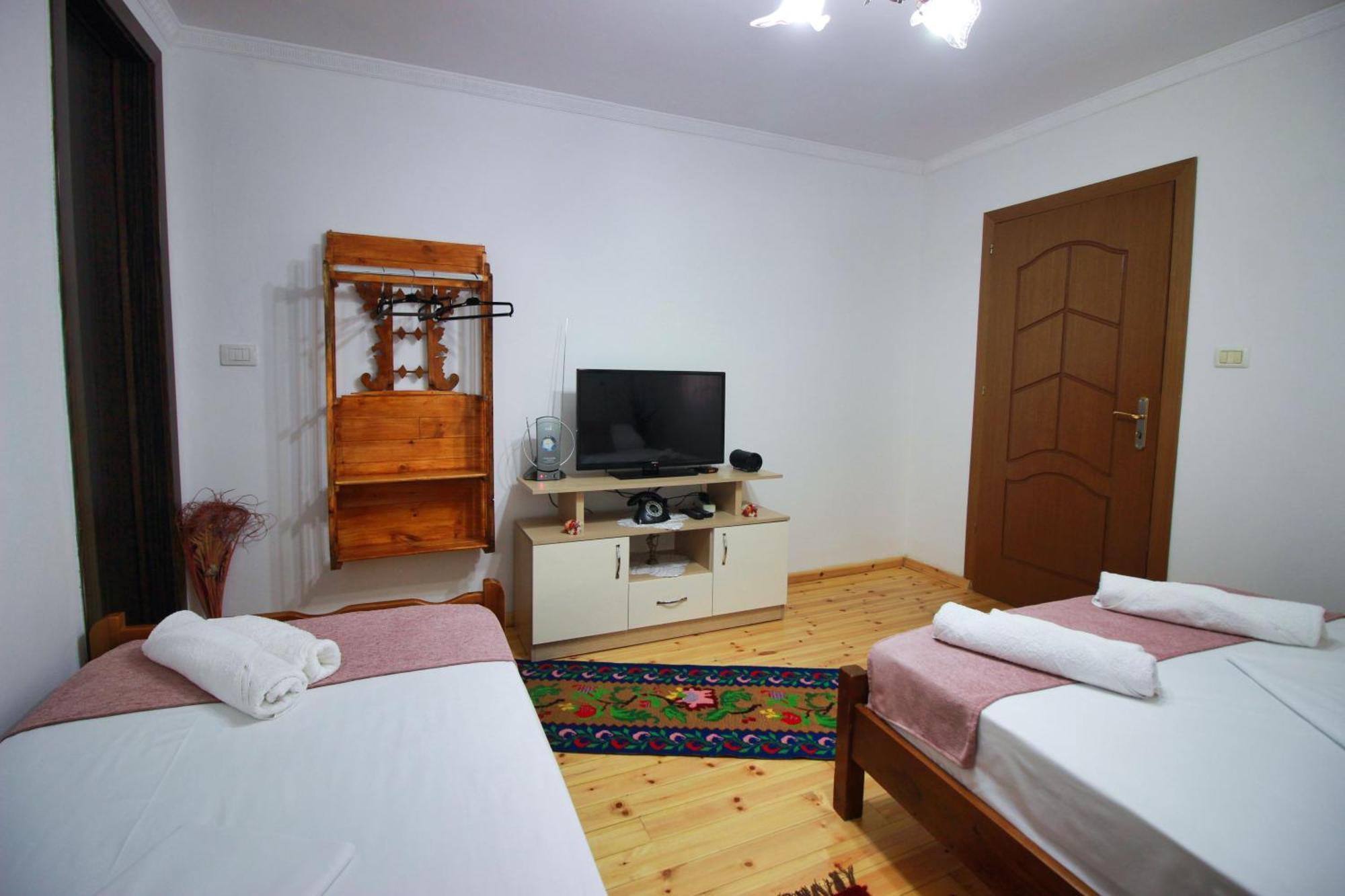 Guest House Denis Gjirokaster Luaran gambar