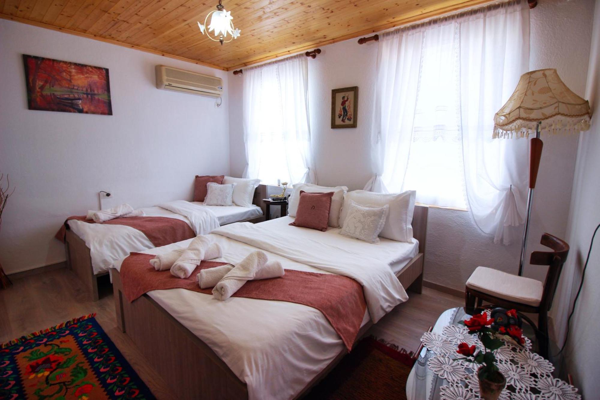Guest House Denis Gjirokaster Luaran gambar