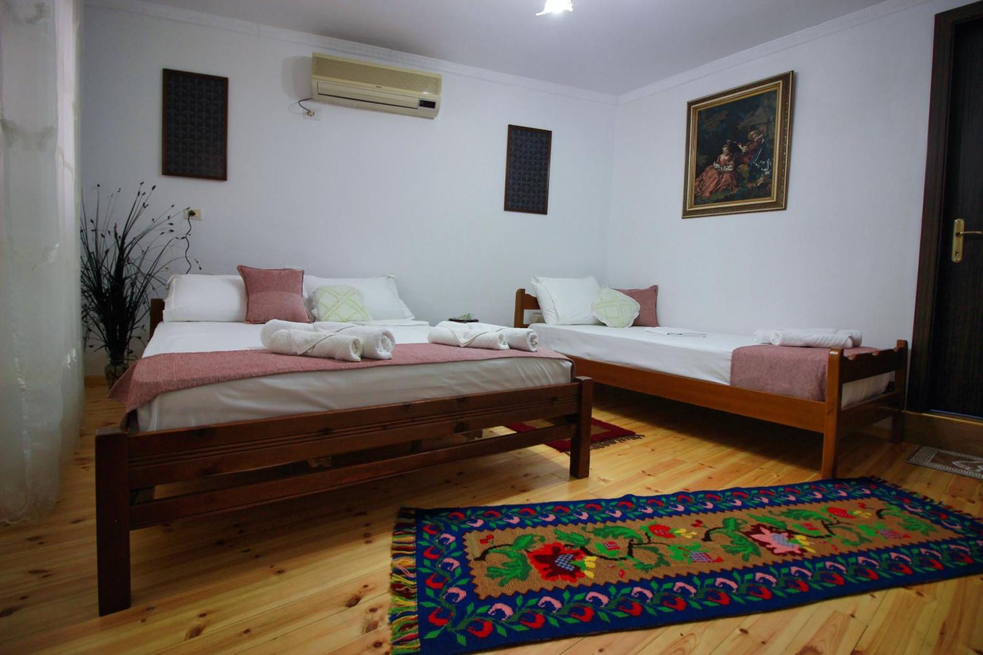 Guest House Denis Gjirokaster Luaran gambar