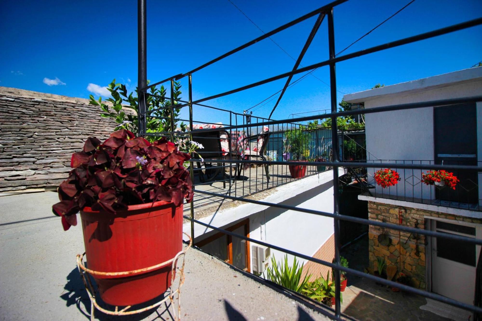 Guest House Denis Gjirokaster Luaran gambar
