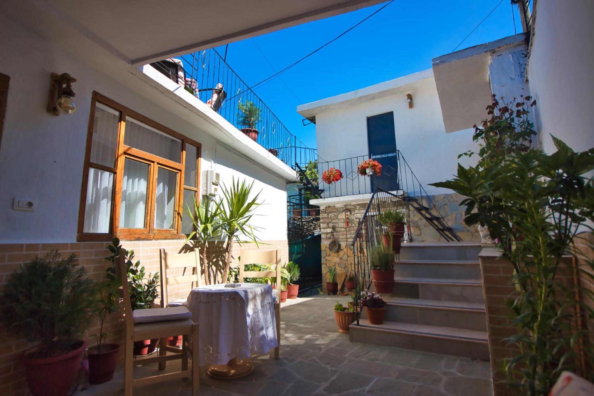 Guest House Denis Gjirokaster Luaran gambar