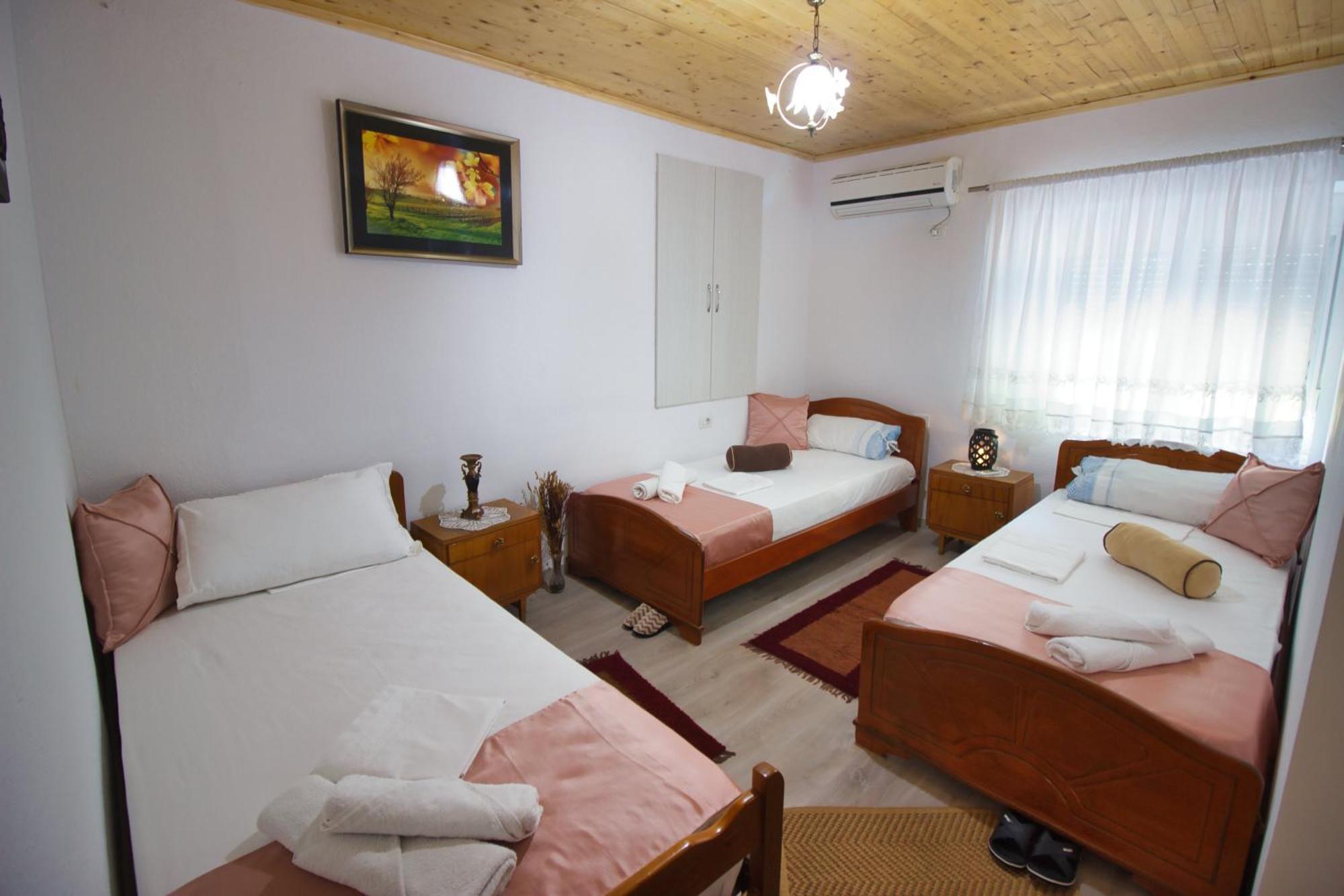 Guest House Denis Gjirokaster Luaran gambar