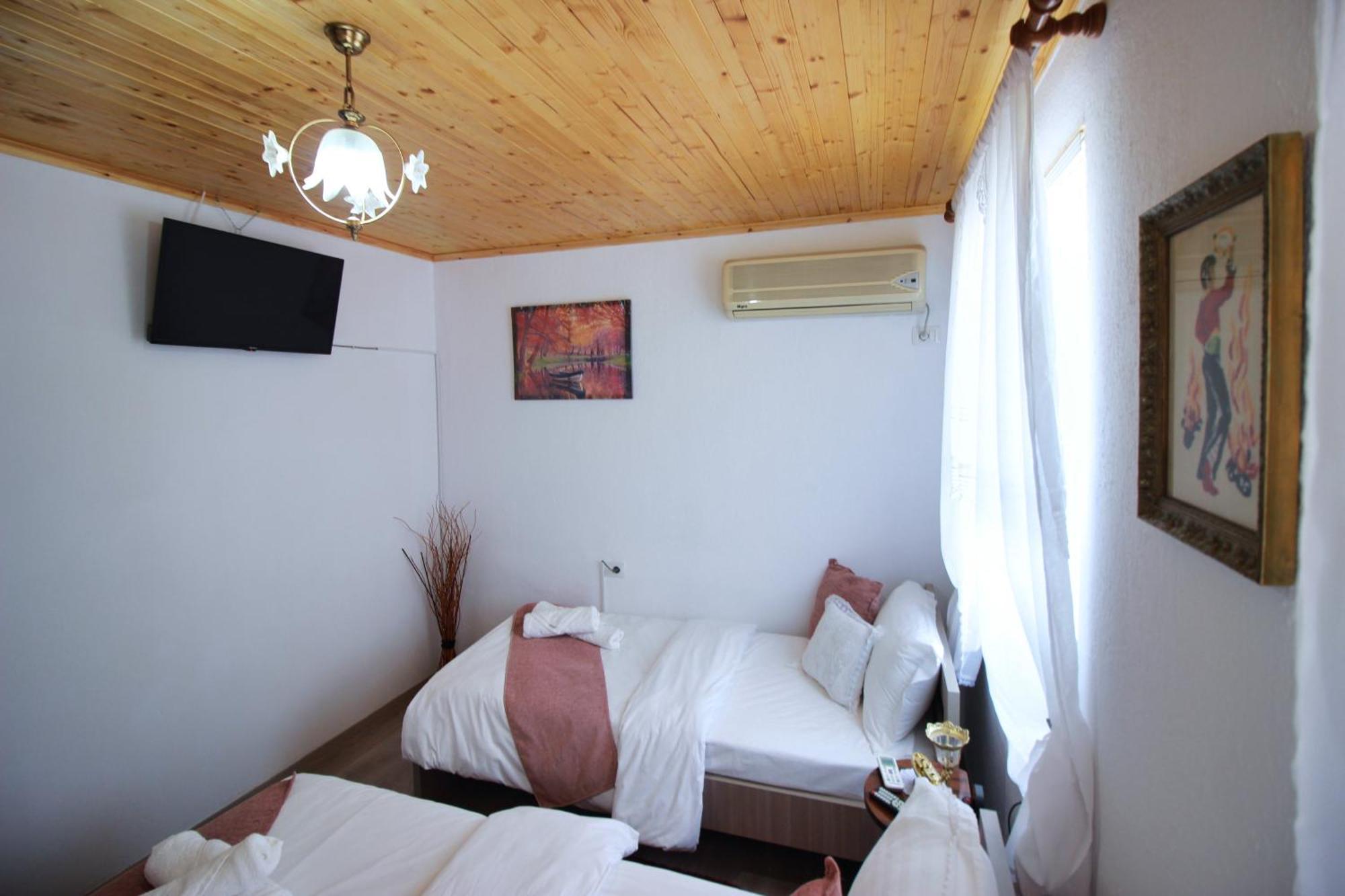 Guest House Denis Gjirokaster Luaran gambar