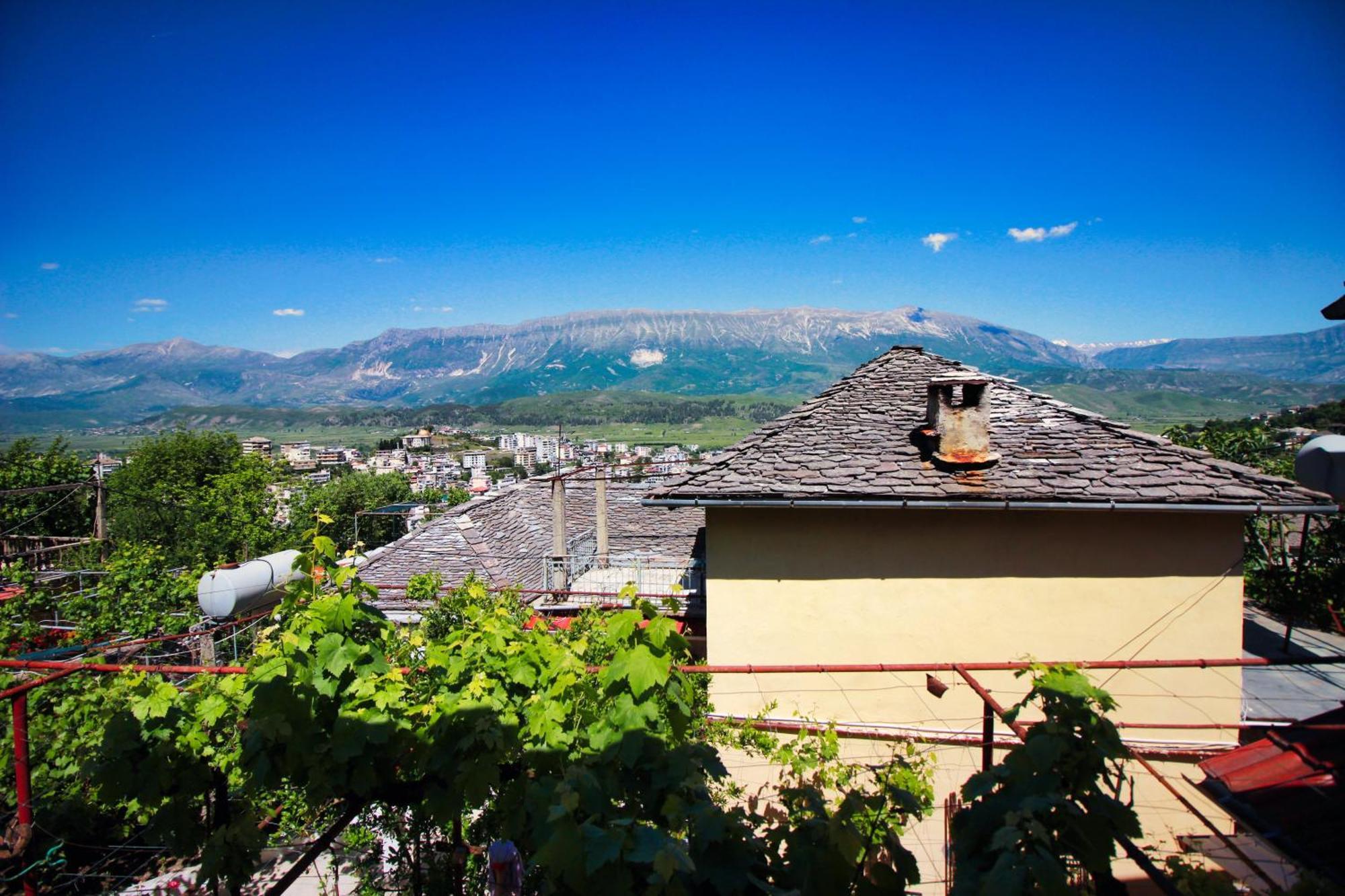 Guest House Denis Gjirokaster Luaran gambar
