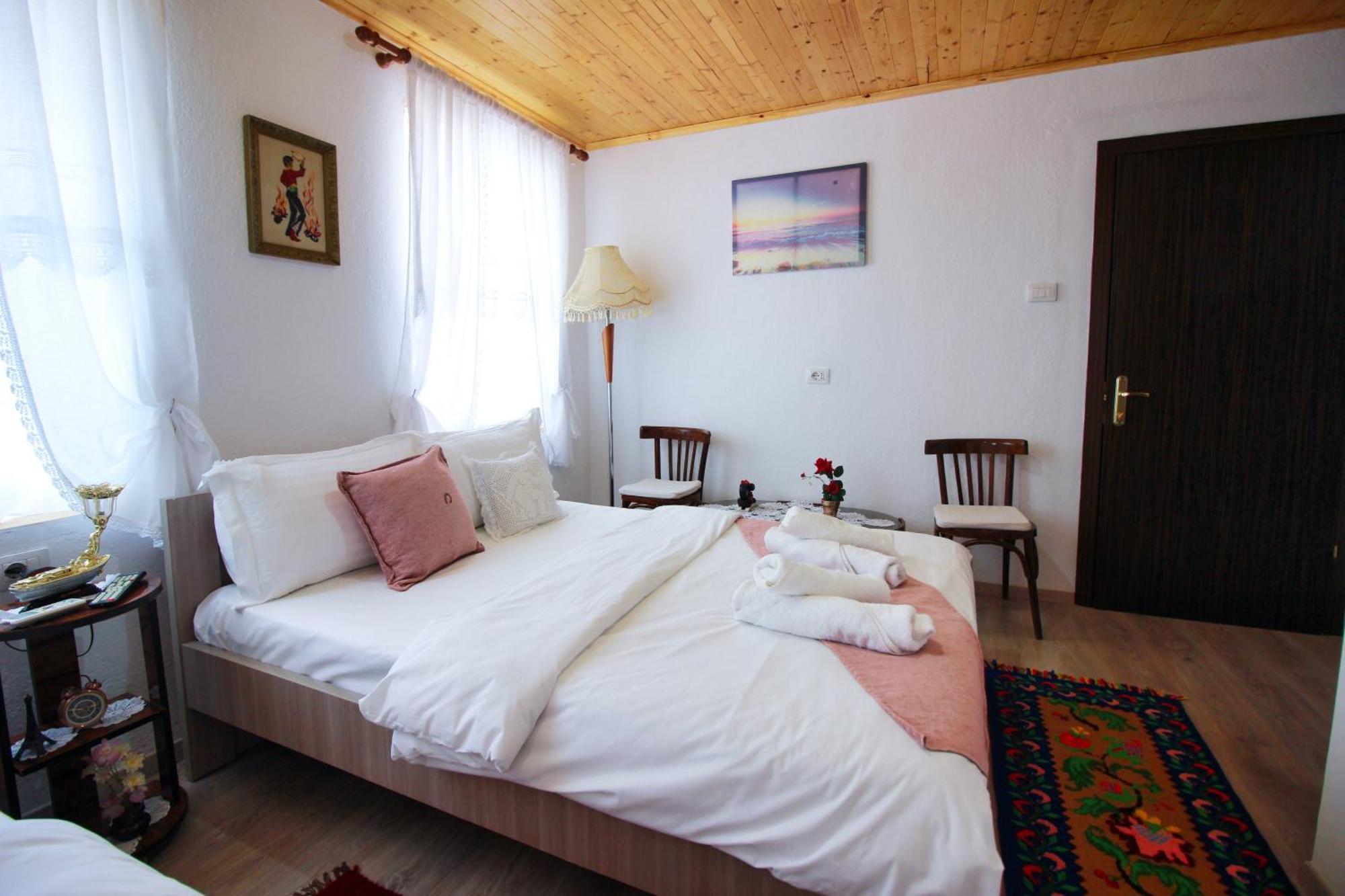 Guest House Denis Gjirokaster Luaran gambar