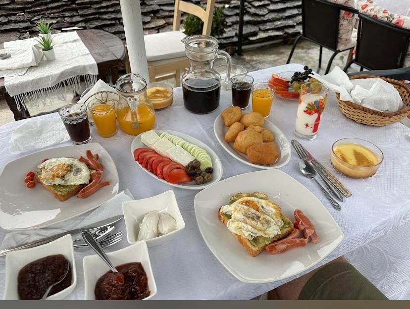 Guest House Denis Gjirokaster Luaran gambar